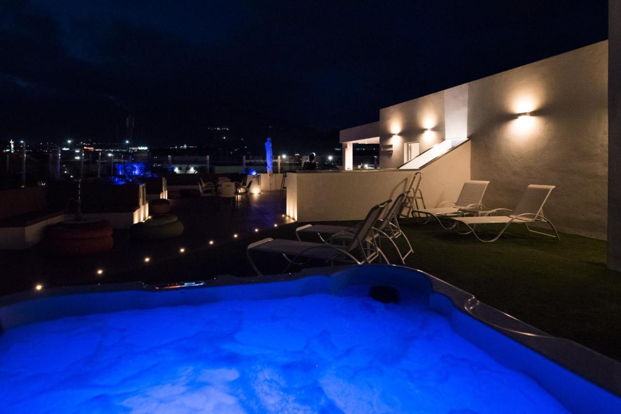 Daos Suites & Terrace Marbella Exterior photo